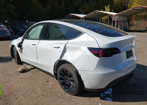 2022 Tesla Model Y Long Range Dual Motor All-Wheel Drive z USA, uszkodzony, nr VIN 7SAYGDEE0NF379863